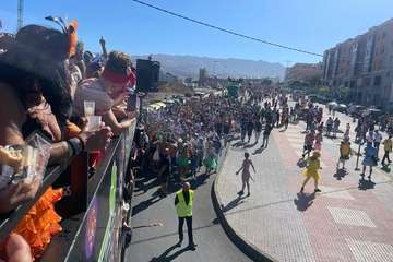Una marea humana 'canta' al Carnaval por las calles de Telde/TA, Jesús Ruiz Mesa, Francisco Javier Santana, Antonio Alí y C7..